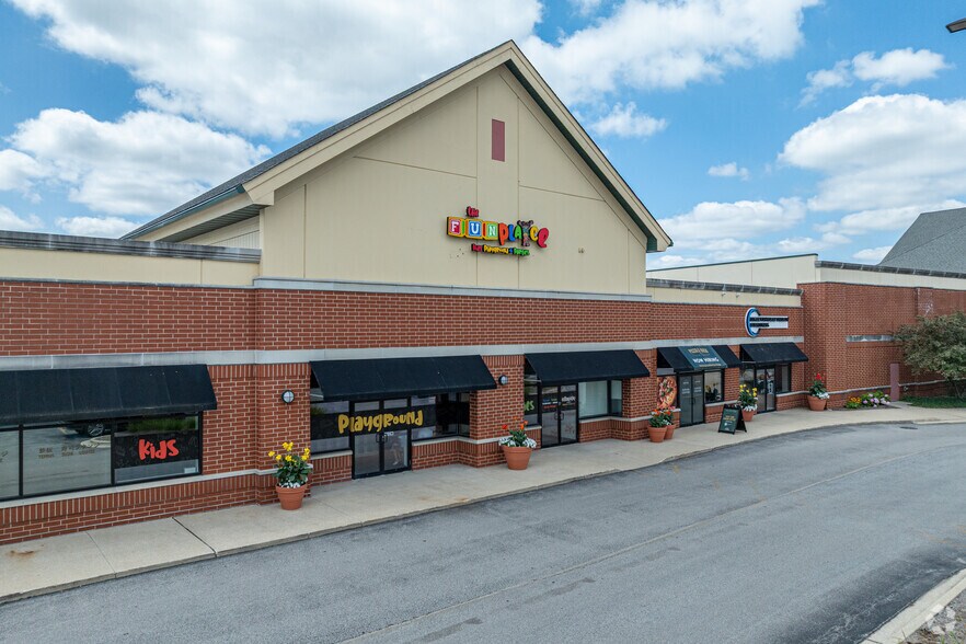 2764 Aurora Ave, Naperville, IL à louer - Photo de l’immeuble – Image 2 sur 21