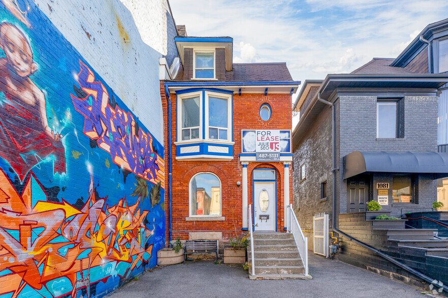1079 Bloor St W, Toronto, ON à louer - Photo de l’immeuble – Image 2 sur 3