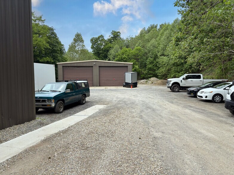 685 Glen Mitchell Rd, Sewickley, PA à louer - Photo de l’immeuble – Image 2 sur 6
