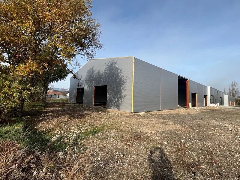 Local d'activités dans Savigneux à vendre Photo de l’immeuble– Image 1 sur 6