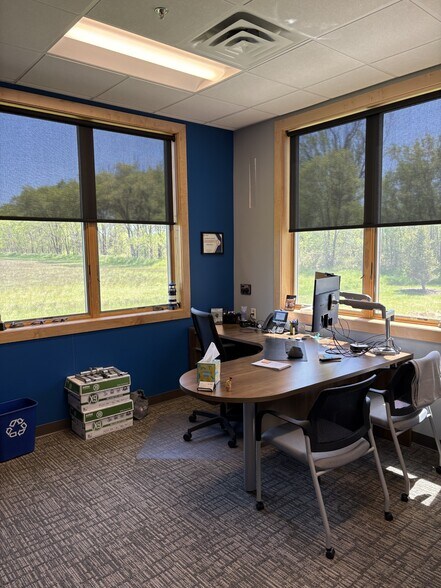10729 Town Square Dr NE, Blaine, MN à louer - Photo de l’immeuble – Image 3 sur 9