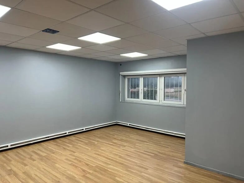 Local d’activités dans Estrablin à louer - Photo intérieure – Image 2 sur 9