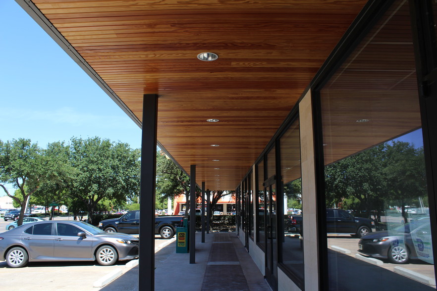 5460-5466 Lemmon Ave, Dallas, TX à louer - Photo de l’immeuble – Image 3 sur 7