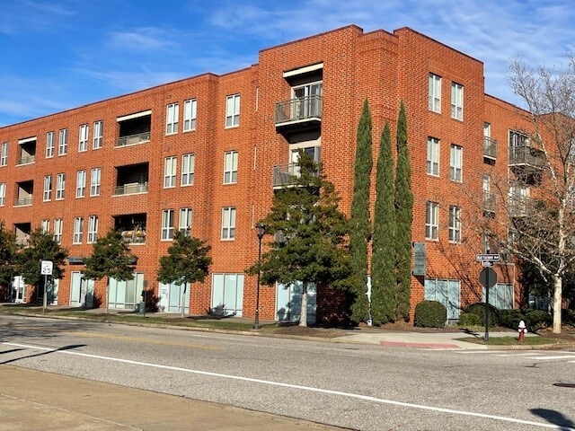 205 Nat Turner Blvd, Newport News, VA à vendre Photo principale– Image 1 sur 2
