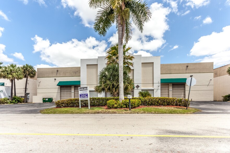 10505 NW 29th Ter, Miami, FL à louer - Photo de l’immeuble – Image 3 sur 12
