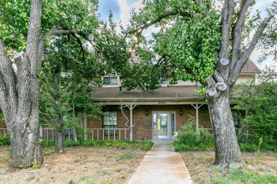 2335 W Green Oaks Blvd, Arlington, TX à vendre - Photo de l’immeuble – Image 2 sur 13