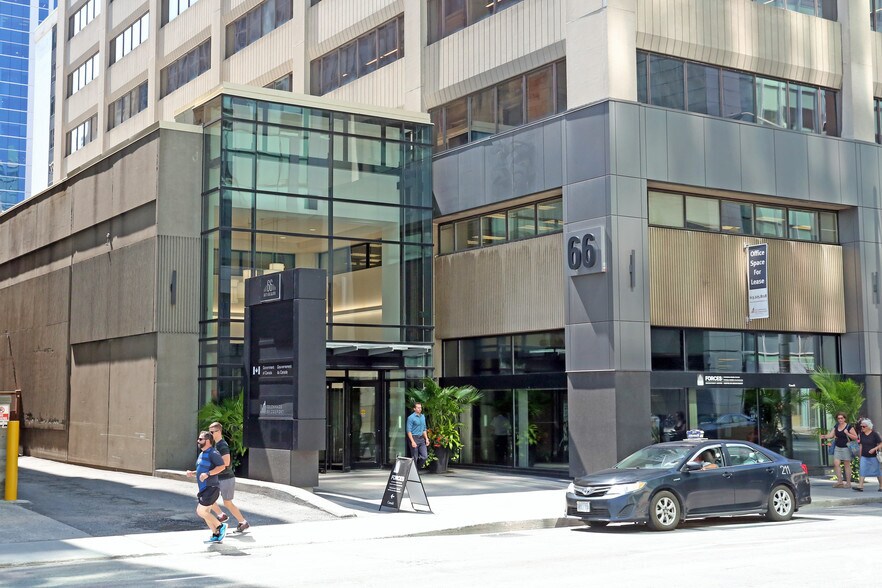 135 Laurier Av W, Ottawa, ON à louer - Photo de l’immeuble – Image 2 sur 7