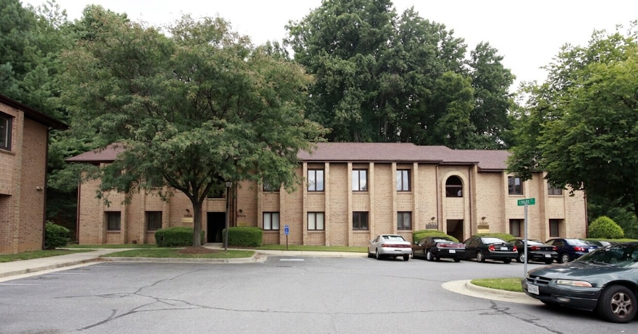 9000-9006 Crownwood Ct, Burke, VA 22015 - Lot 9004B - - Photo intérieure - Image 1 of 1