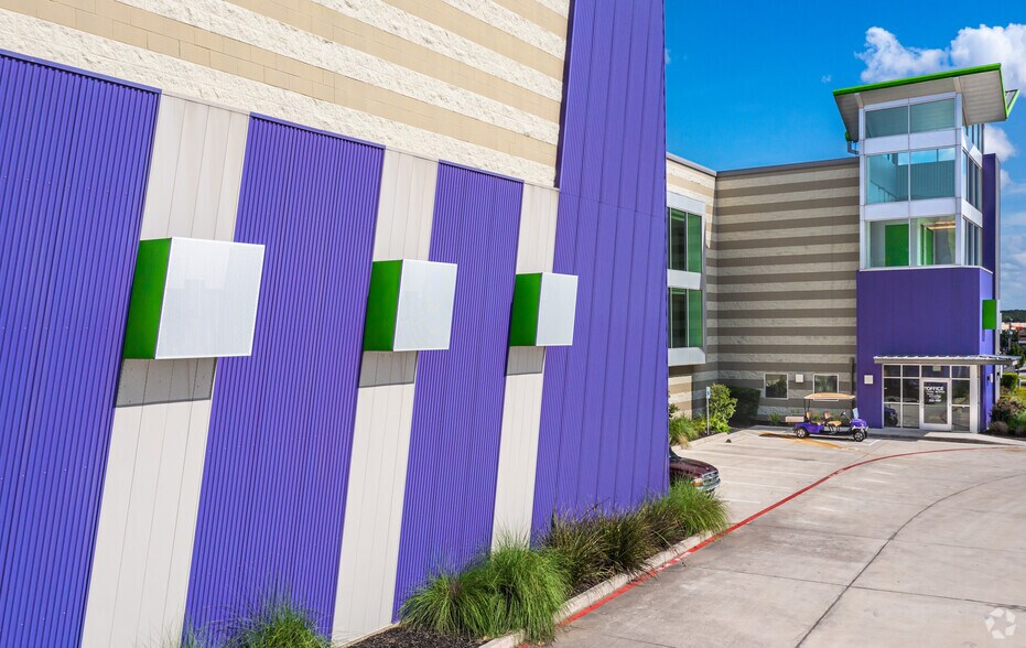 6414 W Loop 1604 N, San Antonio, TX à louer - Photo de l’immeuble – Image 2 sur 8