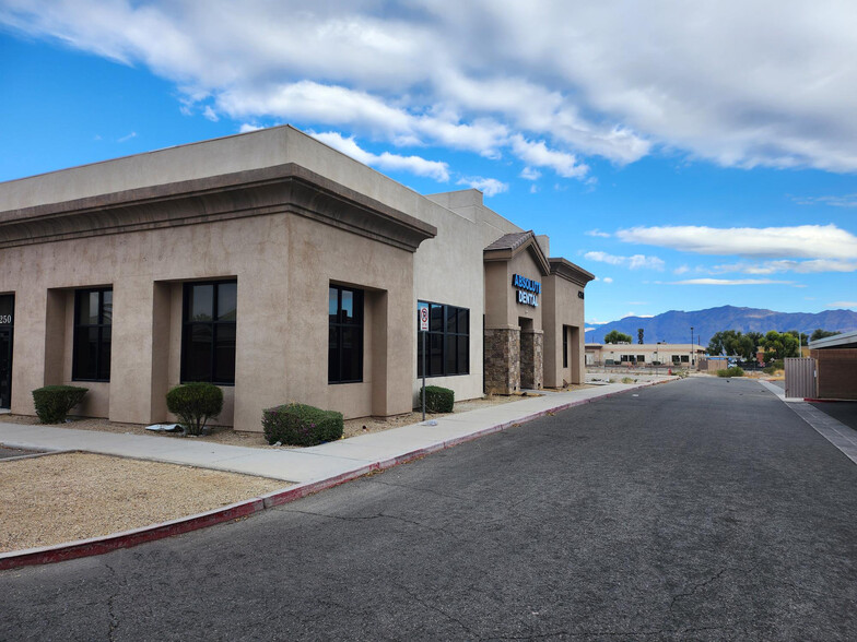 4250 Simmons St, North Las Vegas, NV à vendre - Photo de l’immeuble – Image 3 sur 23