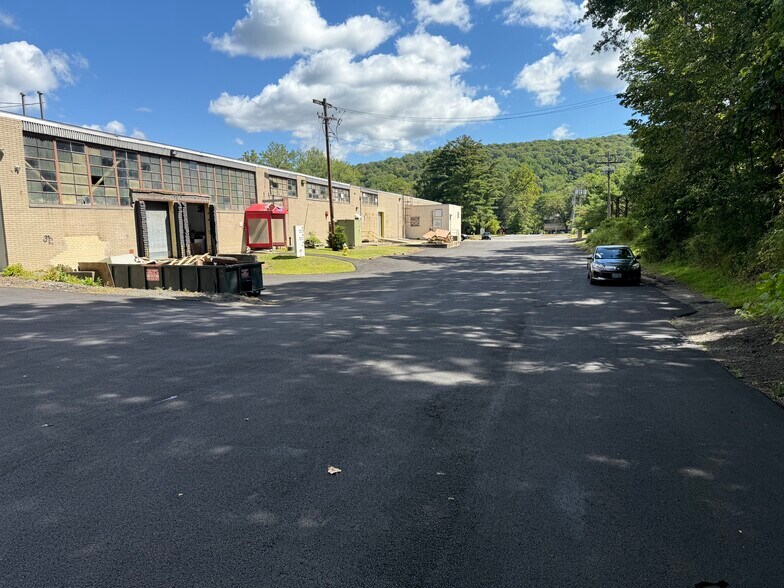 524 Route 303, Orangeburg, NY à vendre - Photo de l’immeuble – Image 2 sur 21