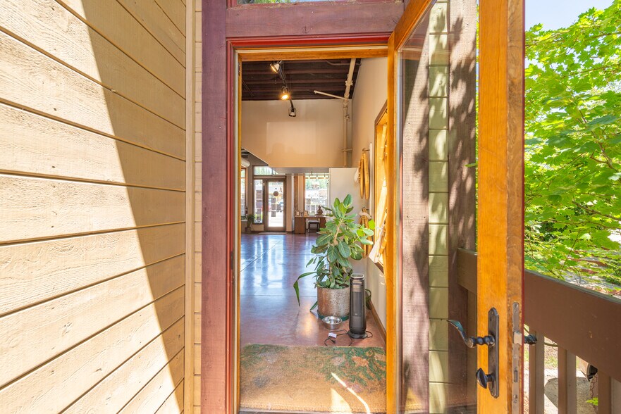 10075 W River St, Truckee, CA à louer - Photo de l’immeuble – Image 3 sur 10