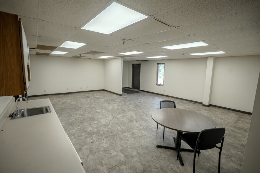 811 Pine St, Saint Croix Falls, WI à louer - Photo de l’immeuble – Image 3 sur 8