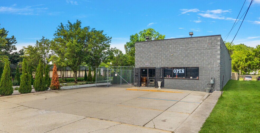 26201 Dequindre Rd, Madison Heights, MI à vendre - Photo principale – Image 1 sur 7
