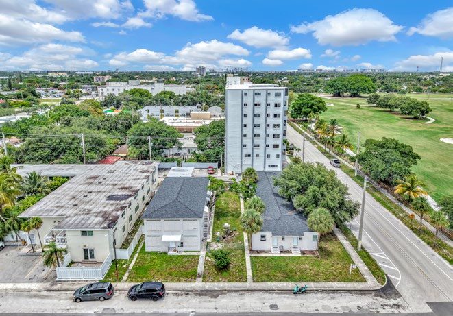 Downtown Hollywood Gardens Inn & Suites portefeuille de 2 biens à vendre sur LoopNet.fr - Photo de l’immeuble – Image 2 sur 10