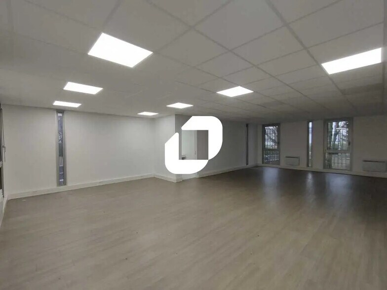 Bureau dans Vélizy-Villacoublay à vendre - Photo de l’immeuble – Image 2 sur 19