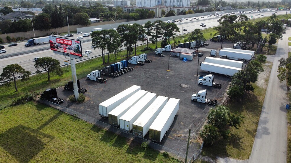 980 SW 13th St, Pompano Beach, FL à vendre - Photo de l’immeuble – Image 1 sur 10