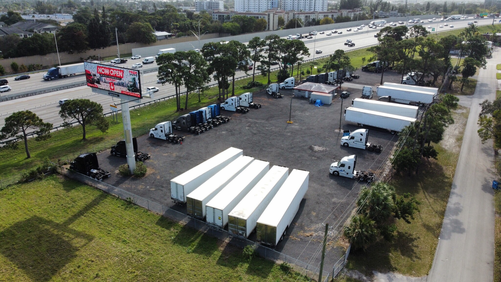 980 SW 13th St, Pompano Beach, FL à vendre Photo de l’immeuble– Image 1 sur 11