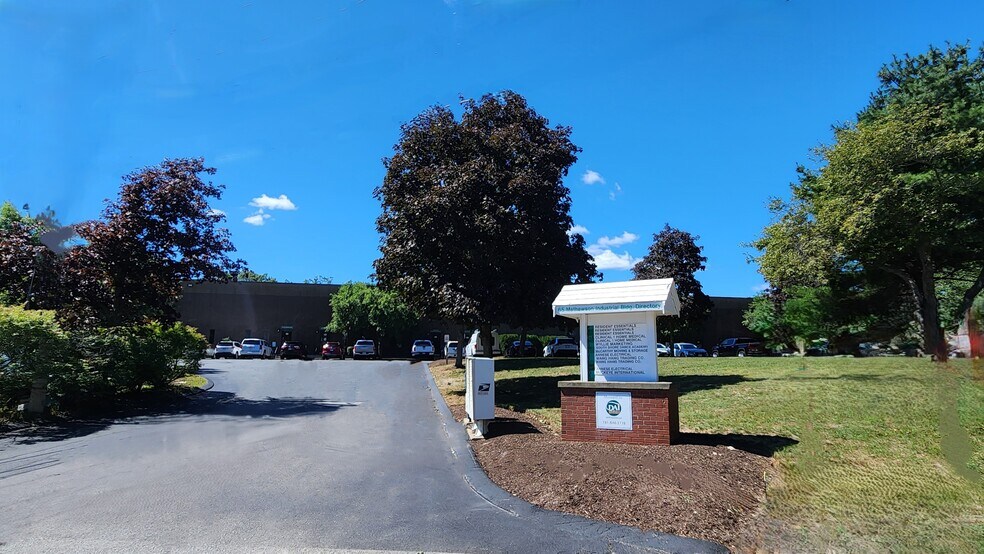 65 Mathewson Dr, Weymouth, MA à louer - Photo de l’immeuble – Image 3 sur 8