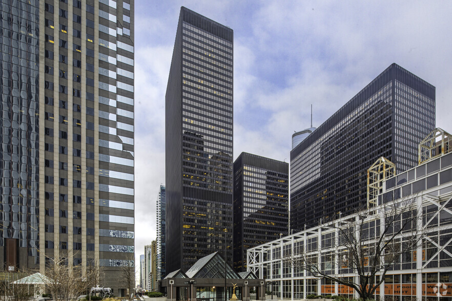 225 N Michigan Ave, Chicago, IL à louer - Photo de l’immeuble – Image 2 sur 5