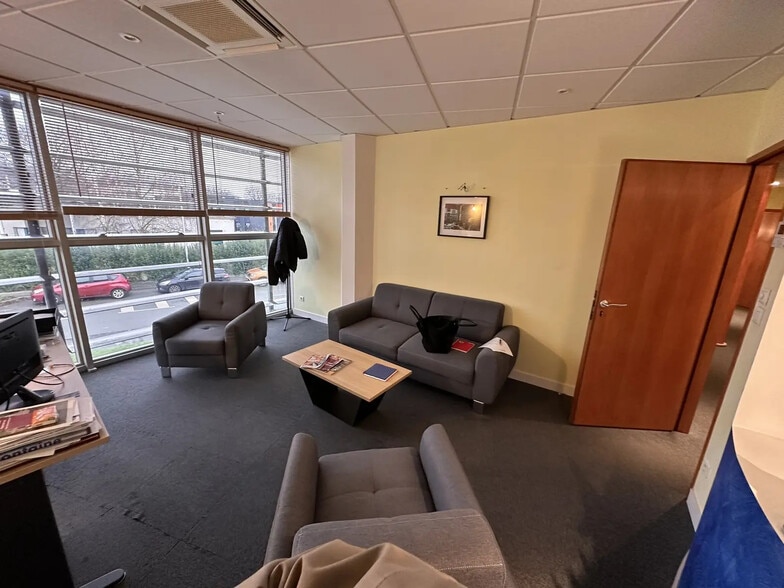 Bureau dans Avrillé à louer - Photo de l’immeuble – Image 1 sur 5