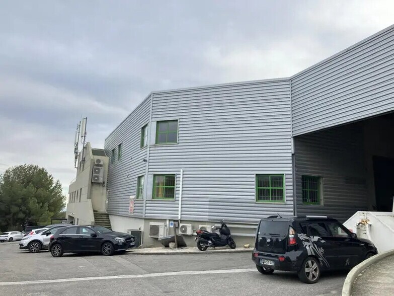 Local d’activités dans La Ciotat à louer - Photo de l’immeuble – Image 2 sur 7