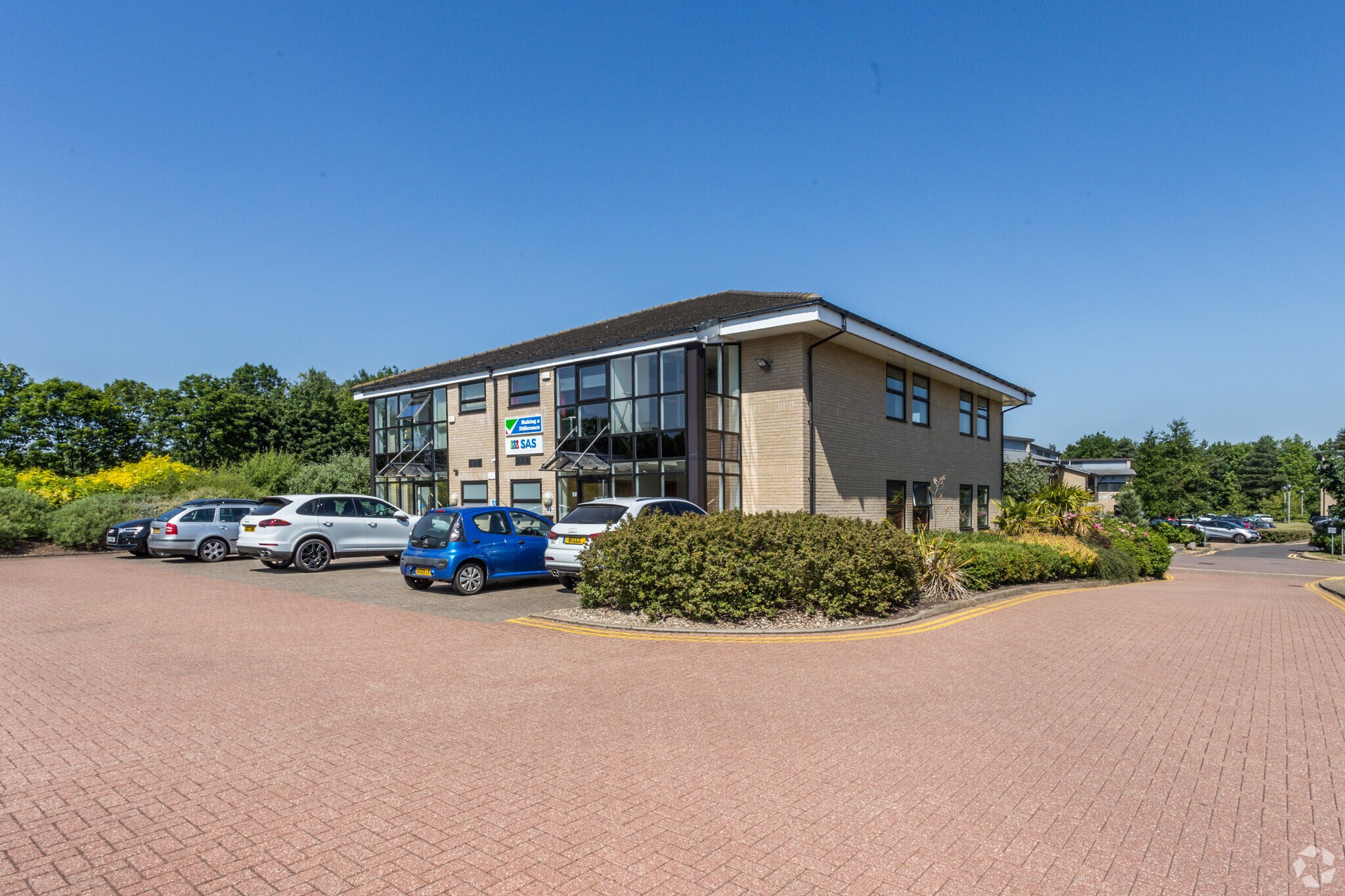 43-44 Commerce Rd, Peterborough à louer Photo principale– Image 1 sur 7