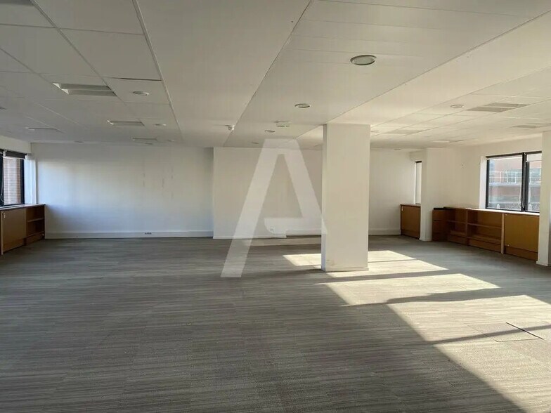 Bureau dans Ivry-sur-Seine à louer - Photo de l’immeuble – Image 1 sur 5