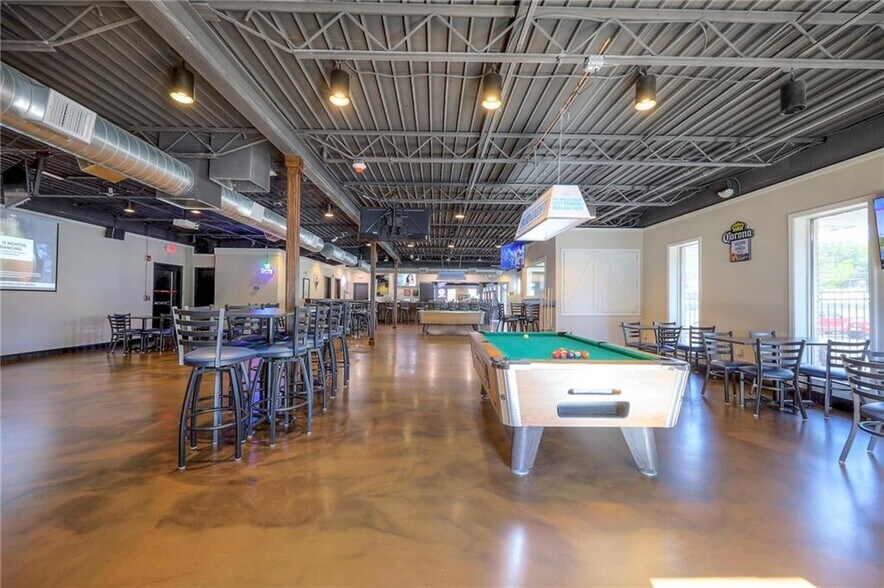 4545 N Brighton Ave, Kansas City, MO à vendre - Photo intérieure – Image 1 sur 32