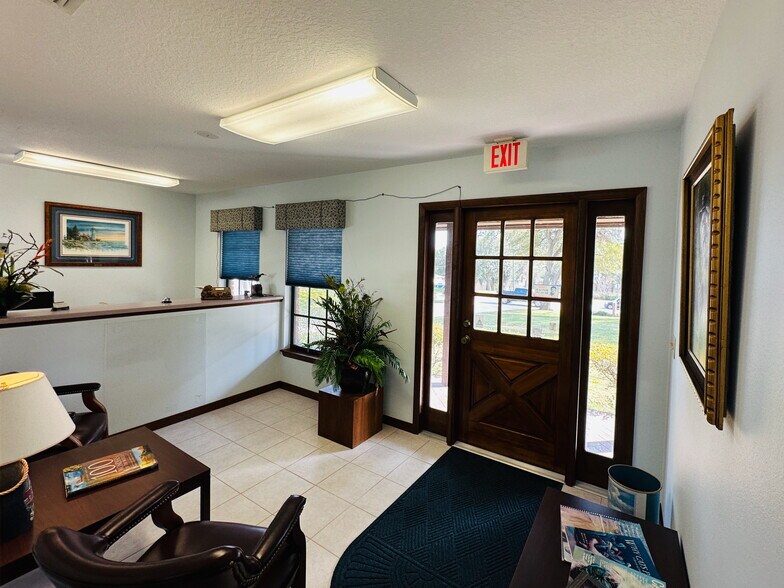 451 E Graves Ave, Orange City, FL à louer - Photo de l’immeuble – Image 2 sur 6