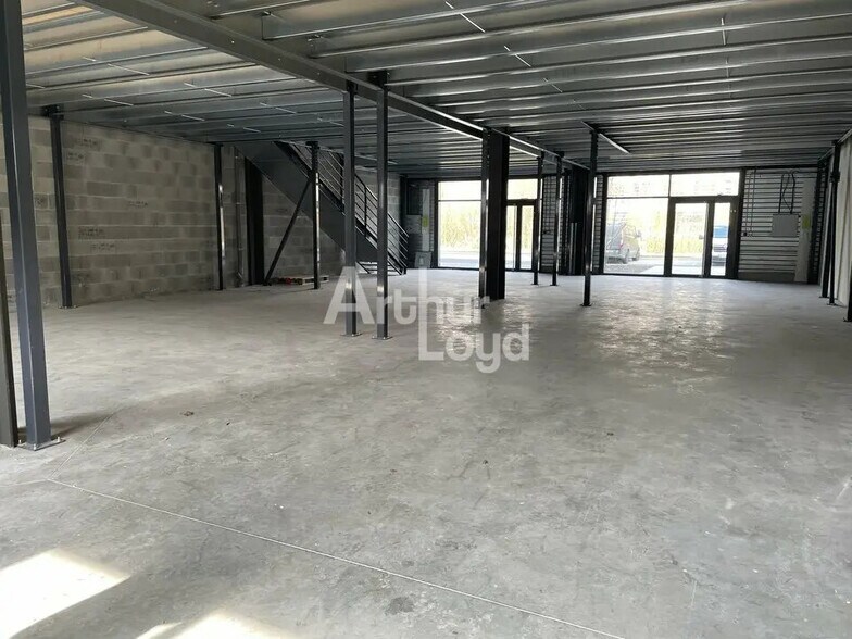 141 Rue Louis Armand, Méry à louer - Photo de l’immeuble – Image 2 sur 5
