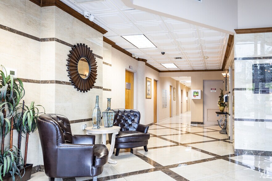 10100 W Sample Rd, Coral Springs, FL à louer - Hall d’entrée – Image 3 sur 17