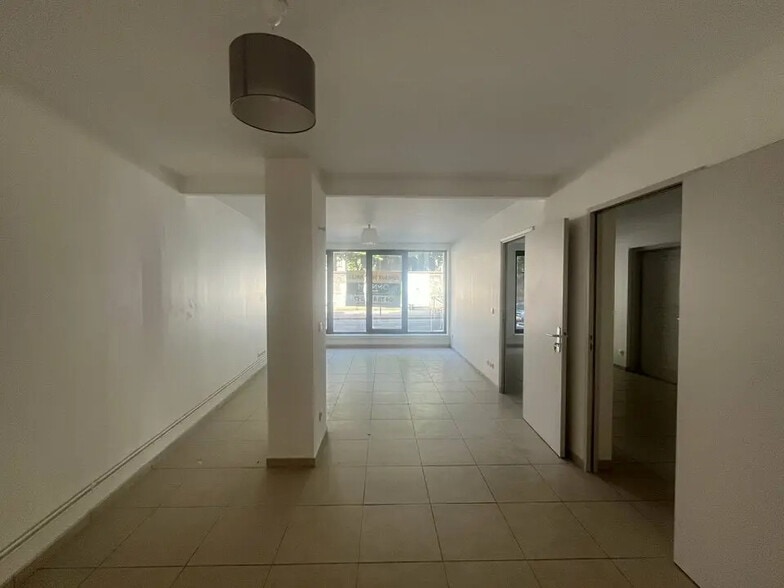 Local commercial dans Lyon à louer - Photo de l’immeuble – Image 3 sur 9