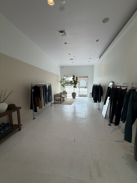 8215 Melrose Ave, Los Angeles, CA à louer - Photo de l’immeuble – Image 2 sur 13
