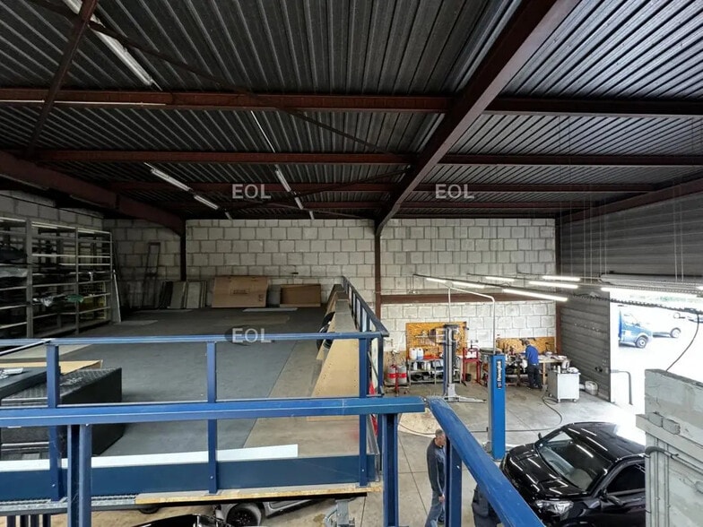 Local d’activités dans Massy à louer - Photo de l’immeuble – Image 3 sur 7