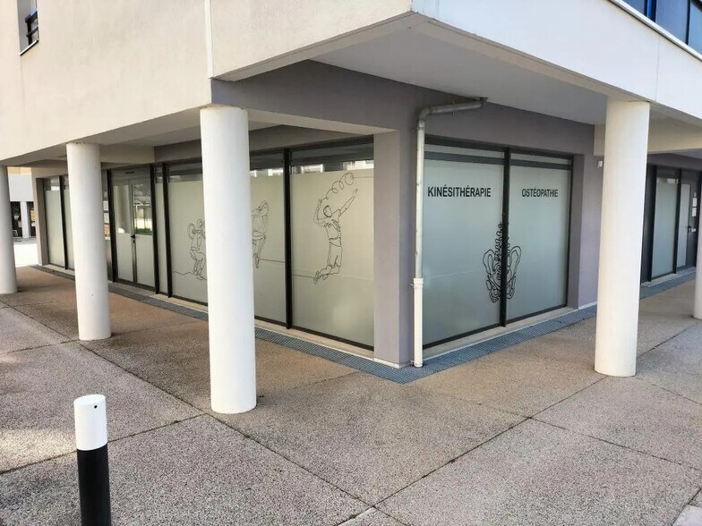 Local d’activités dans Charnay-lès-Mâcon à louer - Photo de l’immeuble – Image 1 sur 7