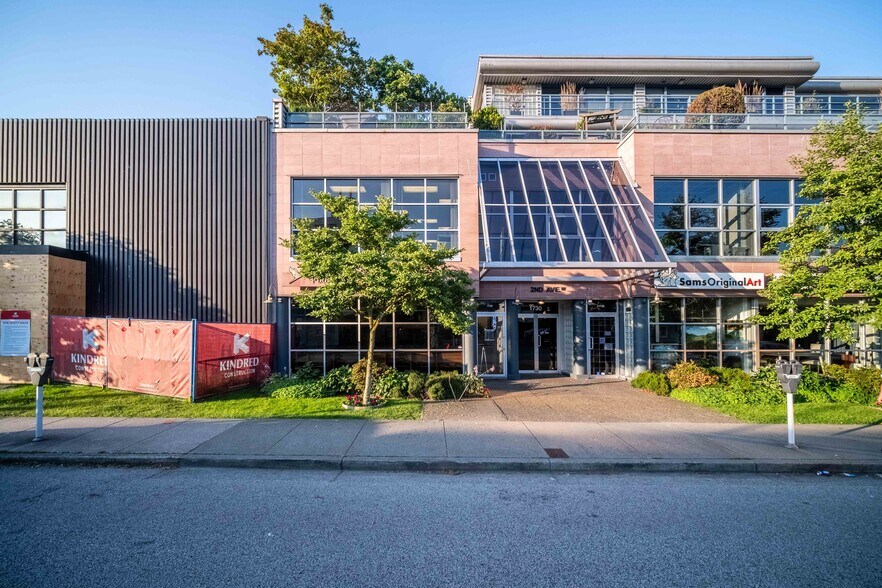1728 2nd Av W, Vancouver, BC à vendre - Photo de l’immeuble – Image 1 sur 2