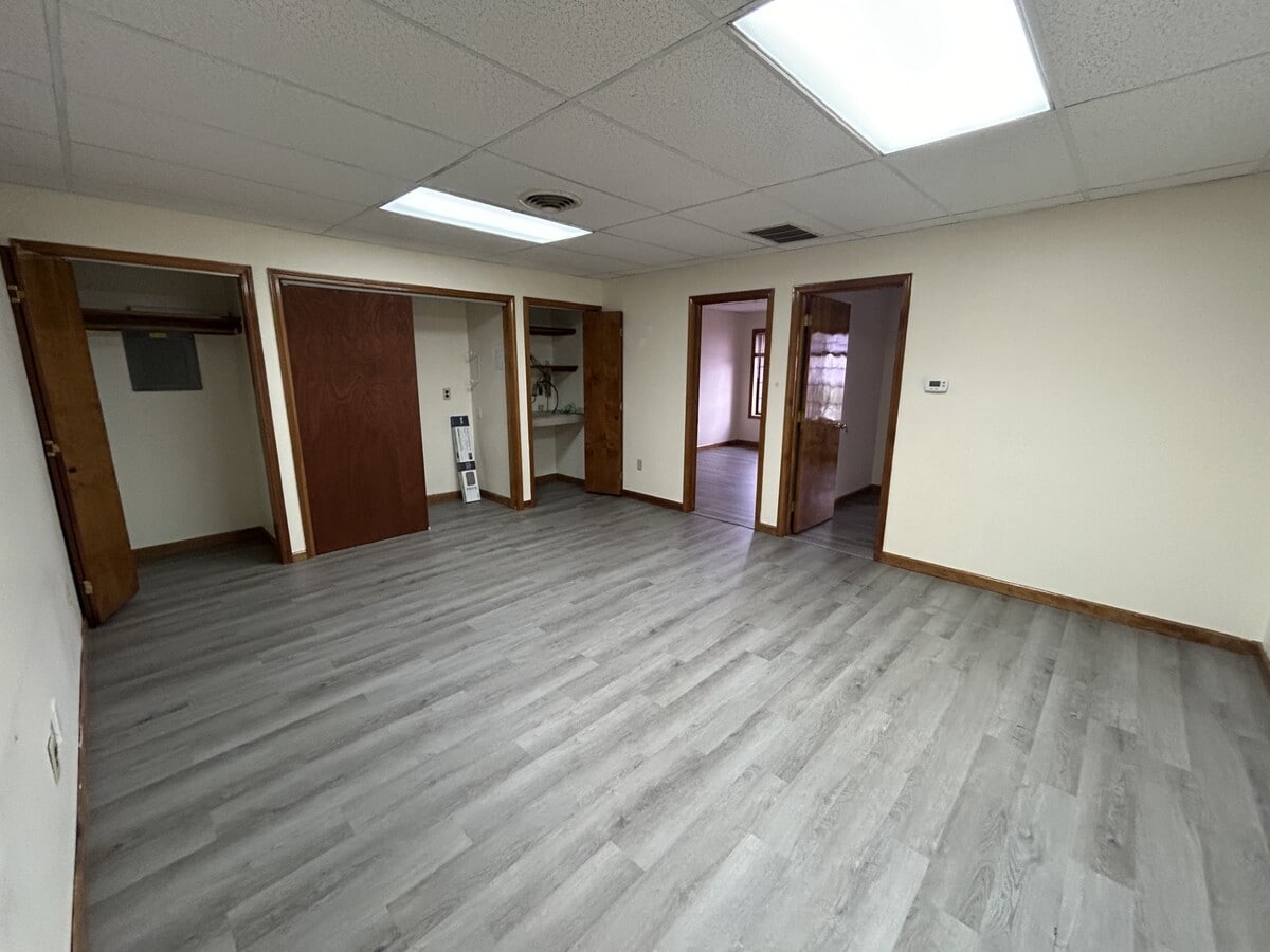 304 Federal Rd, Brookfield, CT 06804 - Lot 313 - - Photo intérieure - Image 1 of 4