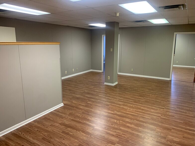 16824-16828 Kercheval Pl, Grosse Pointe, MI à louer - Photo de l’immeuble – Image 2 sur 11