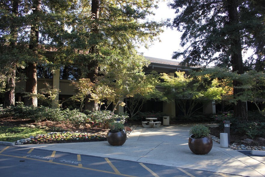 8801 Folsom Blvd, Sacramento, CA à louer - Photo de l’immeuble – Image 2 sur 5