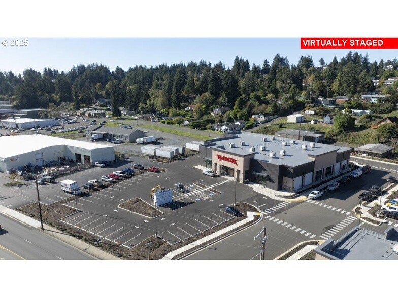 1233 Teakwood Ave, Coos Bay, OR à vendre - Photo de l’immeuble – Image 3 sur 16