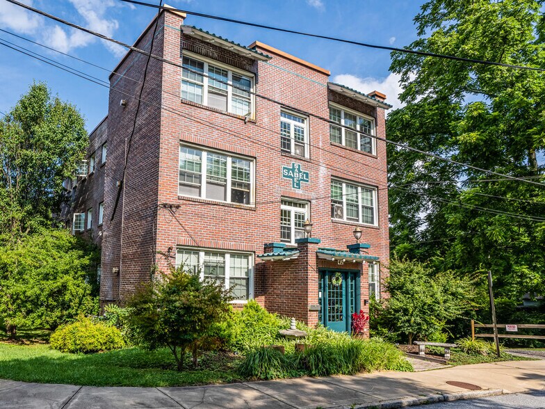 42 Furman Ave, Asheville, NC à vendre - Photo principale – Image 1 sur 12