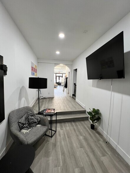 2204 E Carson St, Pittsburgh, PA à louer - Photo de l’immeuble – Image 3 sur 10