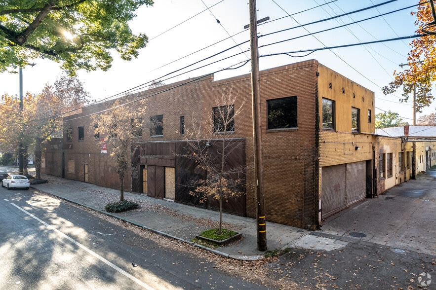 320-350 Alhambra Blvd, Sacramento, CA à vendre - Photo principale – Image 1 sur 8