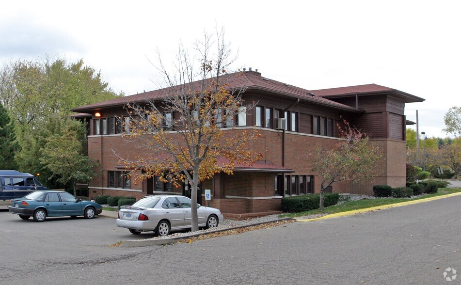 4333 W Saint Joseph Hwy, Lansing, MI à louer - Photo de l’immeuble – Image 2 sur 3