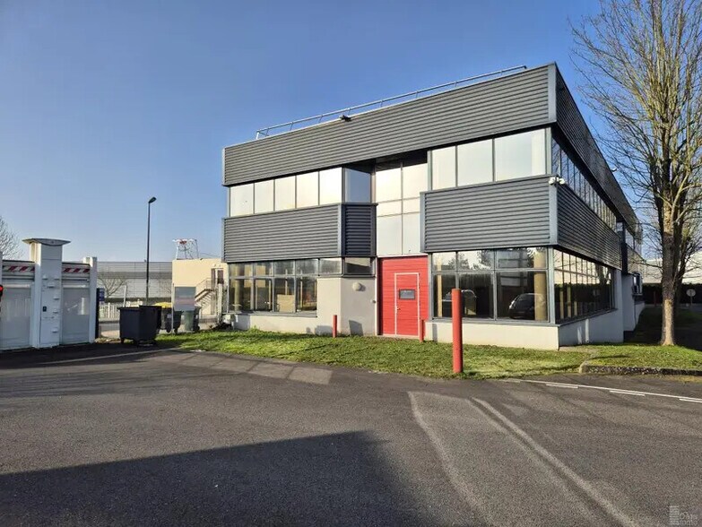 Local d’activités dans Tigery à louer - Photo de l’immeuble – Image 1 sur 12
