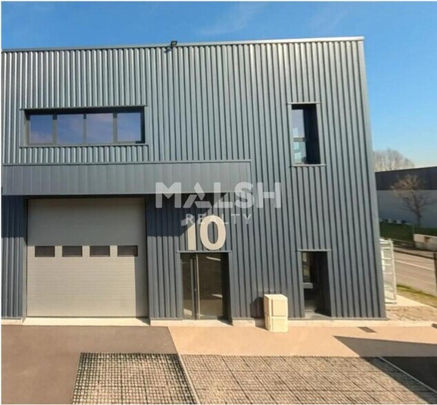 Local d’activités dans Bourgoin-Jallieu à louer - Photo de l’immeuble – Image 3 sur 5