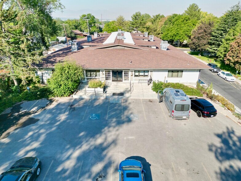 1174 E Graystone Way, Salt Lake City, UT à louer - Photo de l’immeuble – Image 2 sur 11