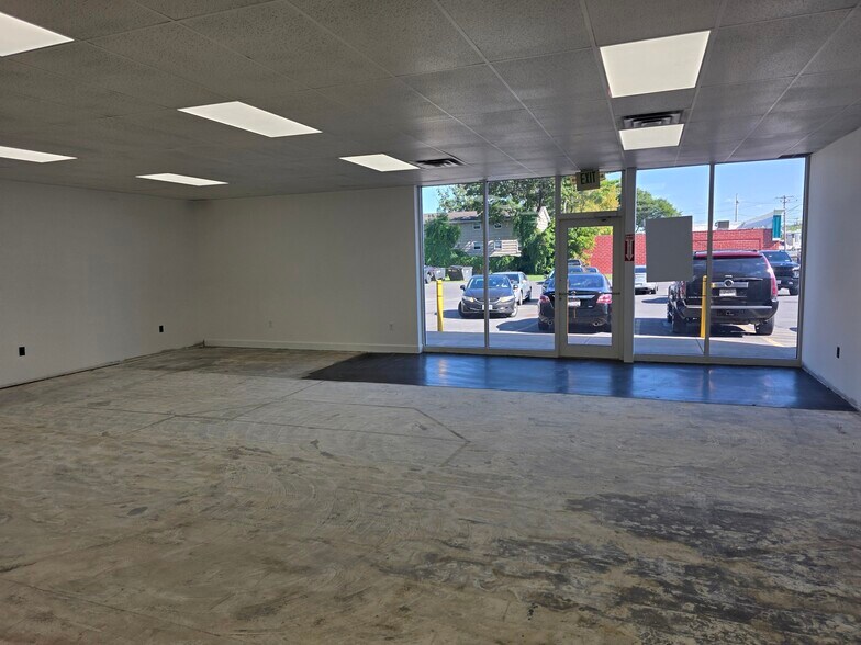 408 Oswego St, Liverpool, NY à louer - Photo de l’immeuble – Image 3 sur 22