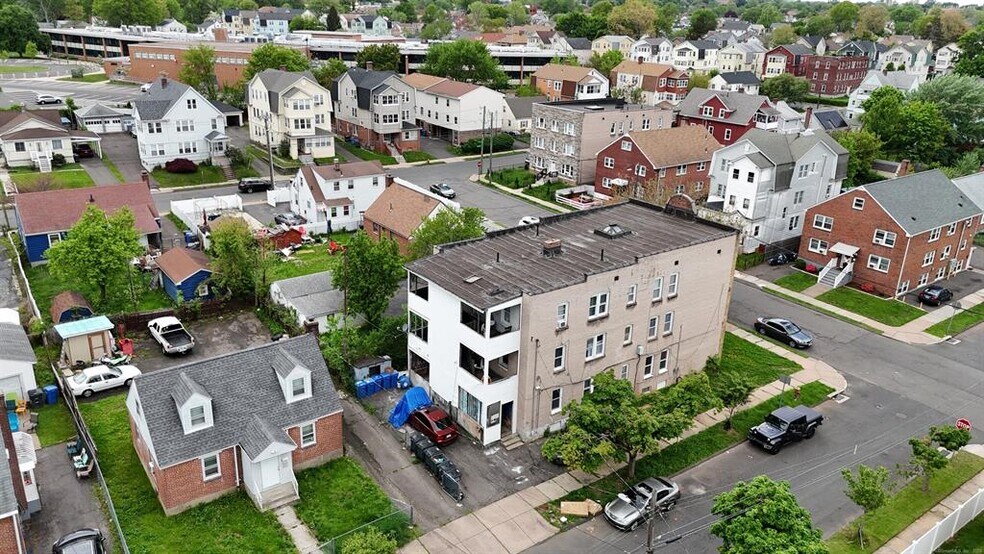165-167 Roosevelt St, Hartford, CT à vendre - Photo de l’immeuble – Image 3 sur 6